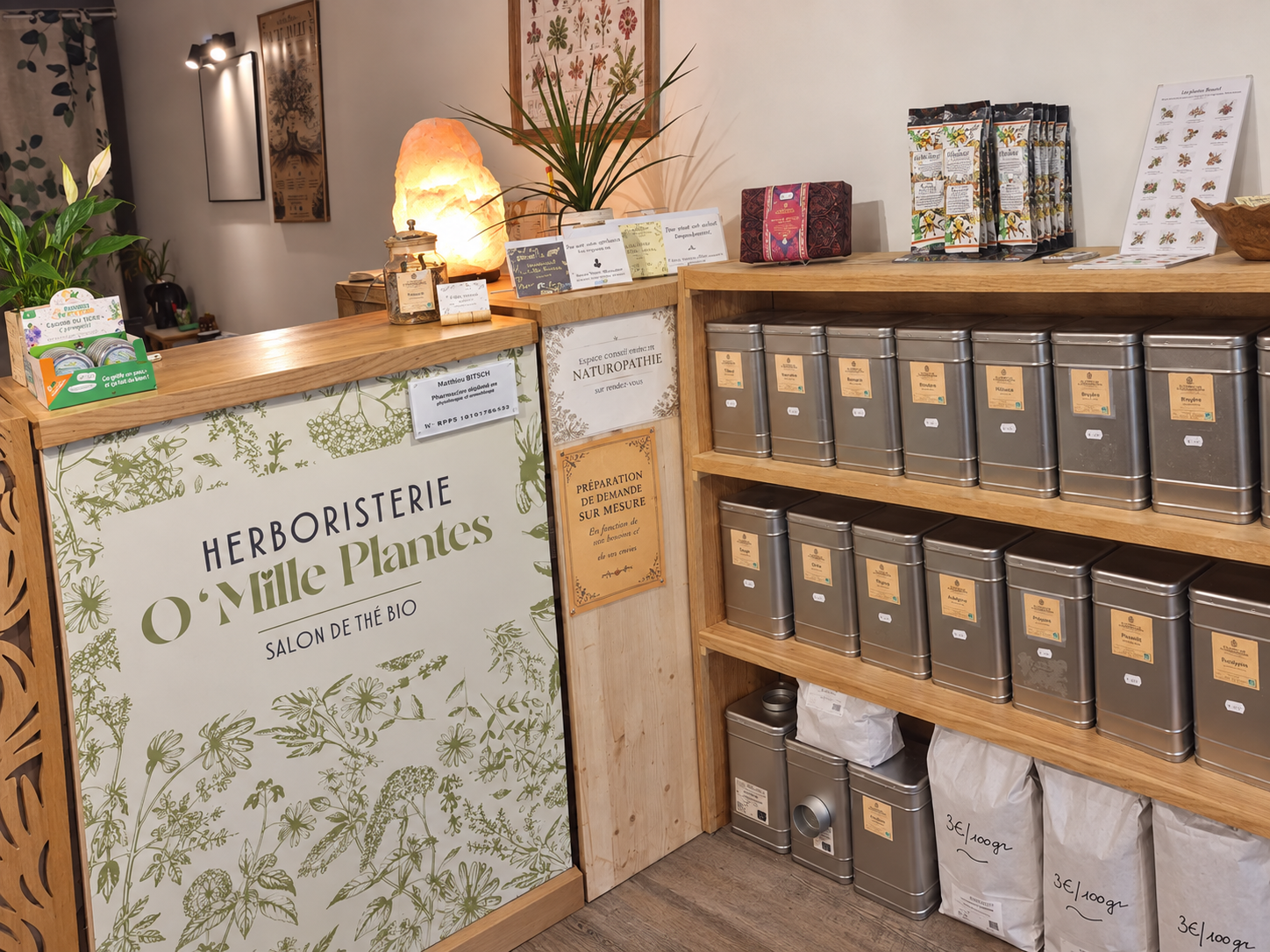 Intérieur de l’Herboristerie O’Mille Plantes à Chambéry